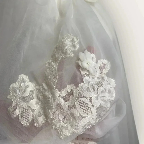 SOLD - Vintage Sheer Chiffon Peignoir robe. Boudoir Creamy White Bridal 1960’s - Picture 11 of 16